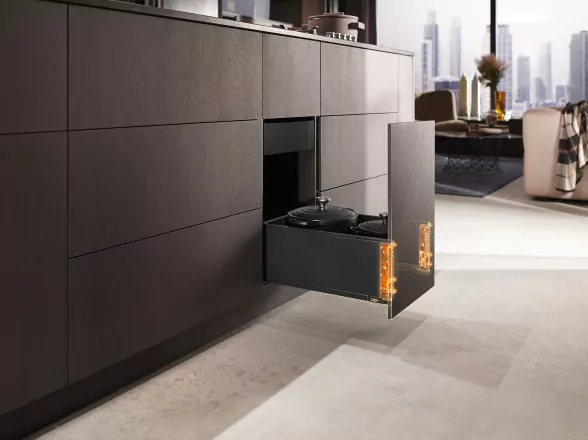 me14888530_aa_fot_fo_bau_ sall_-amc_-v2_navigationimage